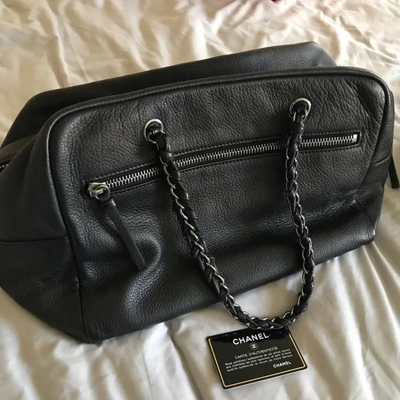 Chanel Deerskin Zipped Tote - Picture 3 of 15